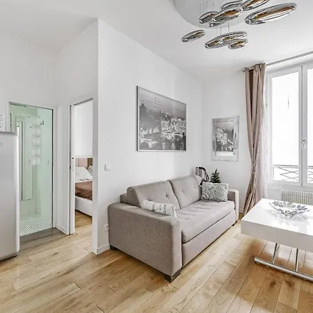 Bright And Equipped Close To Opera Париж