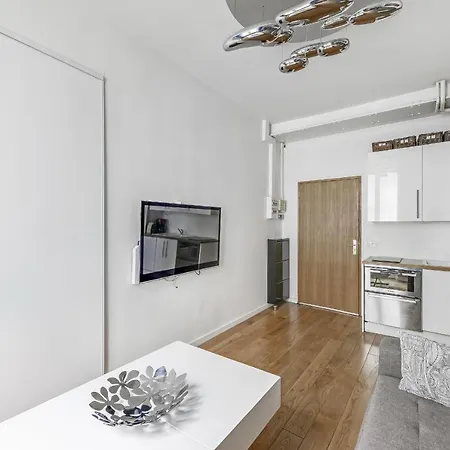 Bright And Equipped Close To Opera Апартаменты *