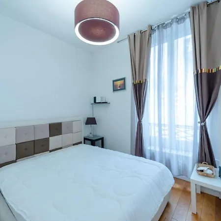 Bright And Equipped Close To Opera Апартаменты